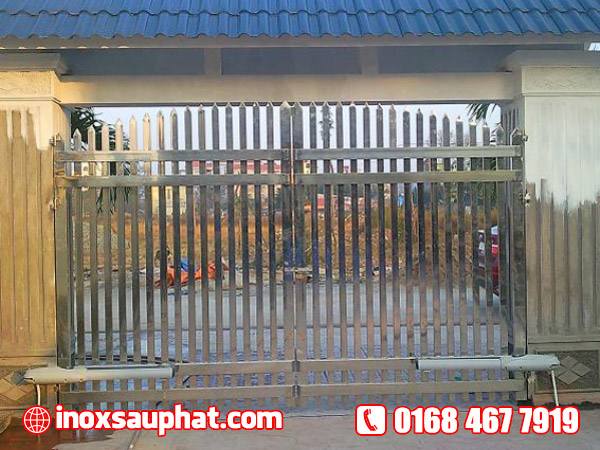 Xưởng inox Sáu Phát nhận làm cửa inox, cổng inox ở TPHCM