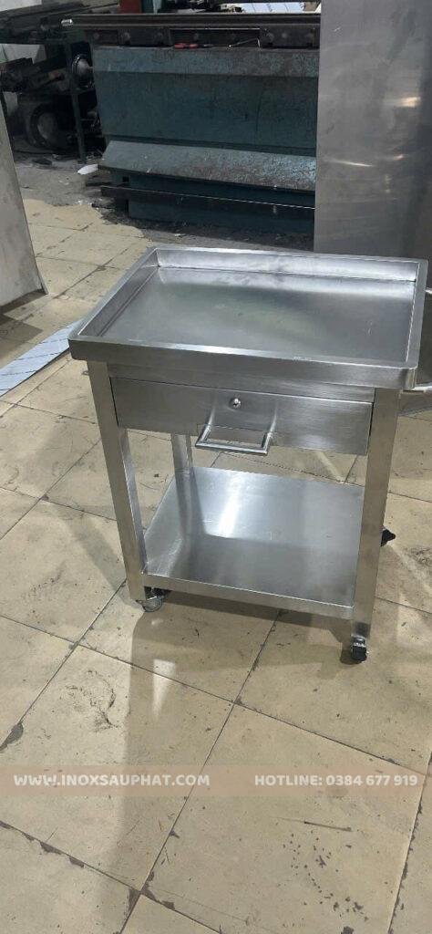 Xe đẩy inox có khay viền và ngăn kéo