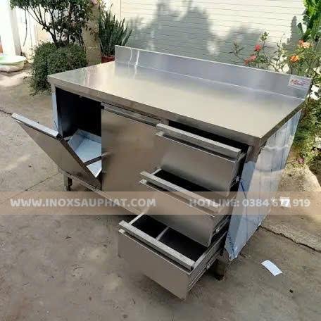 Bàn bếp inox có ngăn kéo và tủ chứa đồ