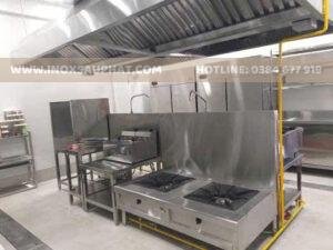 Khu bếp công nghiệp inox có chụp hút khói