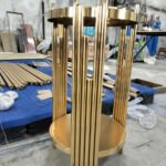 Bàn đứng inox mạ vàng