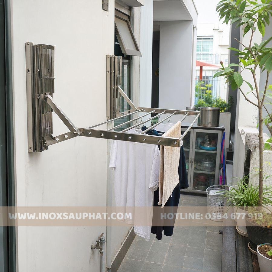 Giàn phơi inox gắn tường xếp gọn cho ban công nhỏ