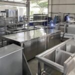 Xưởng gia công inox công nghiệp tại TPHCM với bàn chậu kệ inox