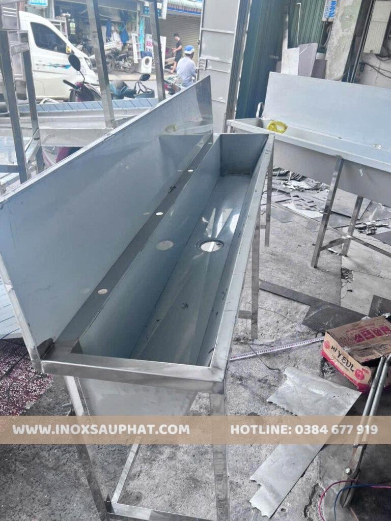 Mẫu máng rửa tay đang sản xuất tại xưởng inox Sáu Phát