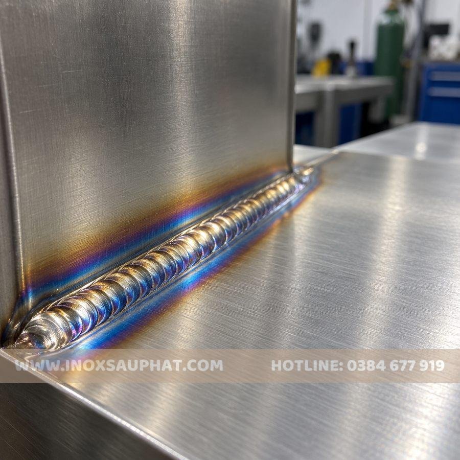 Dải màu nhiệt xanh tím quanh đường hàn TIG inox 304